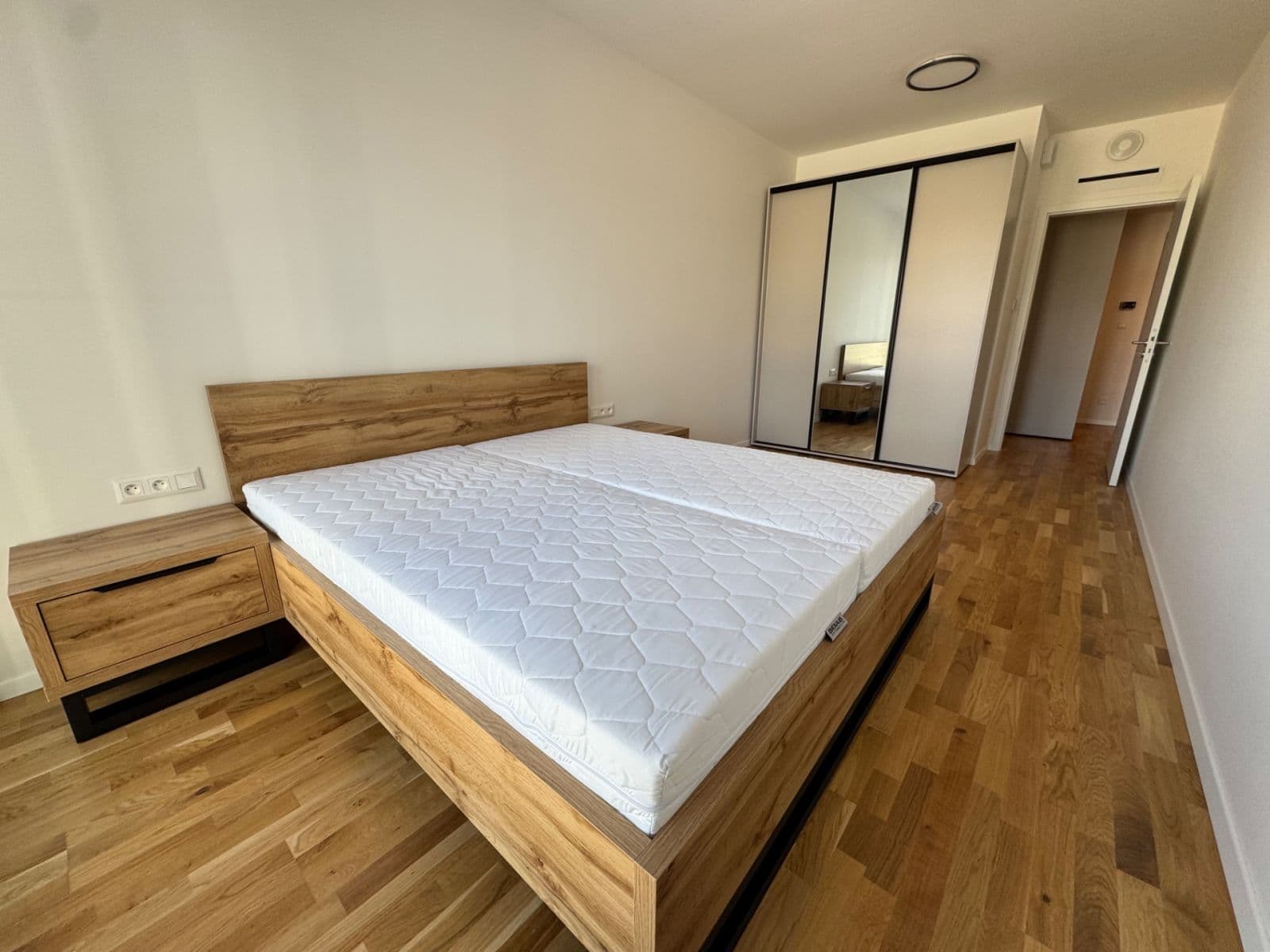 Prenájom bytu 2-izbový 52 m², Bottova, Bratislava - mestská časť Staré Mesto, Bratislavský kraj Prenájom bytu 2-izbový 52 m², Bottova, Bratislava - mestská časť Staré Mesto, Bratislavský kraj