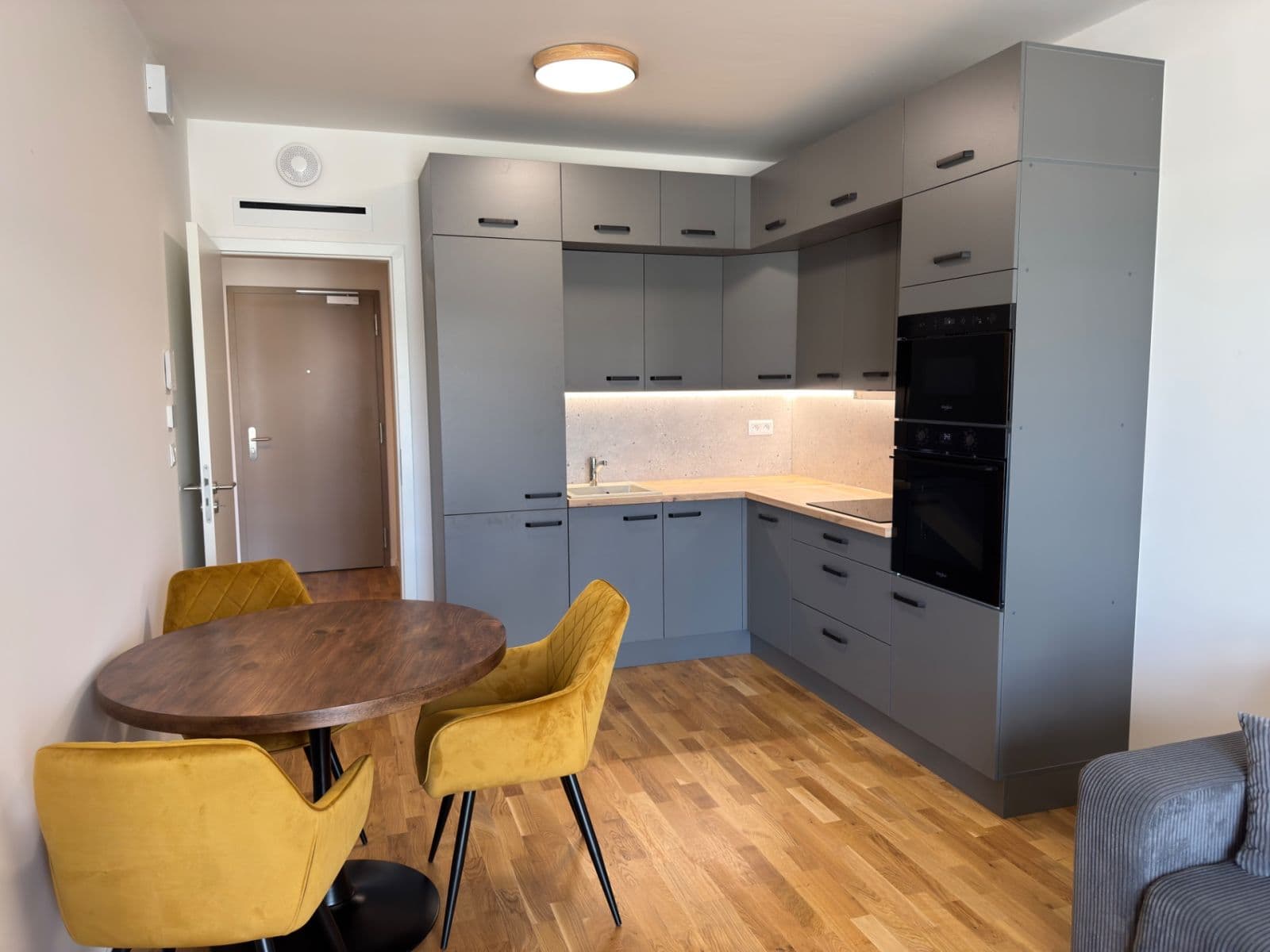 Prenájom bytu 2-izbový 52 m², Bottova, Bratislava - mestská časť Staré Mesto, Bratislavský kraj Prenájom bytu 2-izbový 52 m², Bottova, Bratislava - mestská časť Staré Mesto, Bratislavský kraj