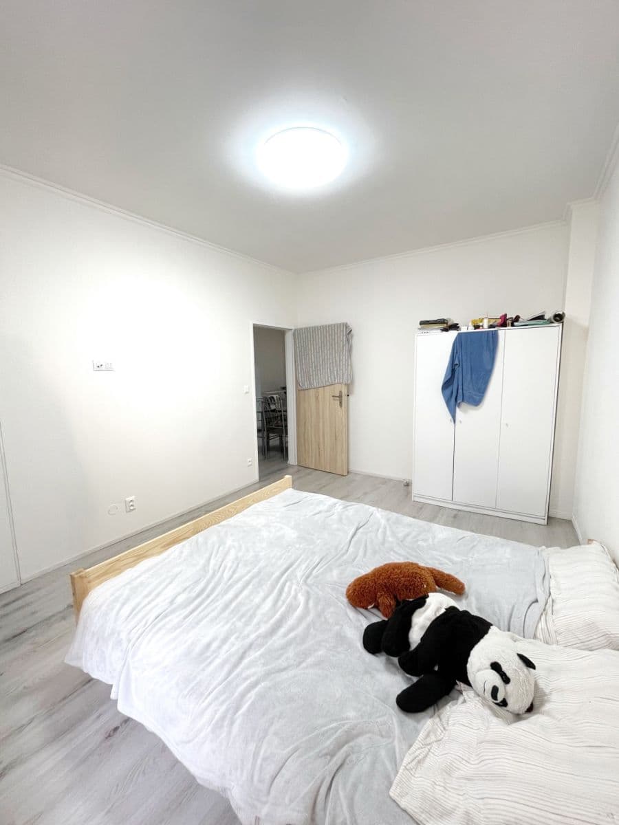 Prenájom bytu 3-izbový 56 m², Světova, Praha, Praha Prenájom bytu 3-izbový 56 m², Světova, Praha, Praha