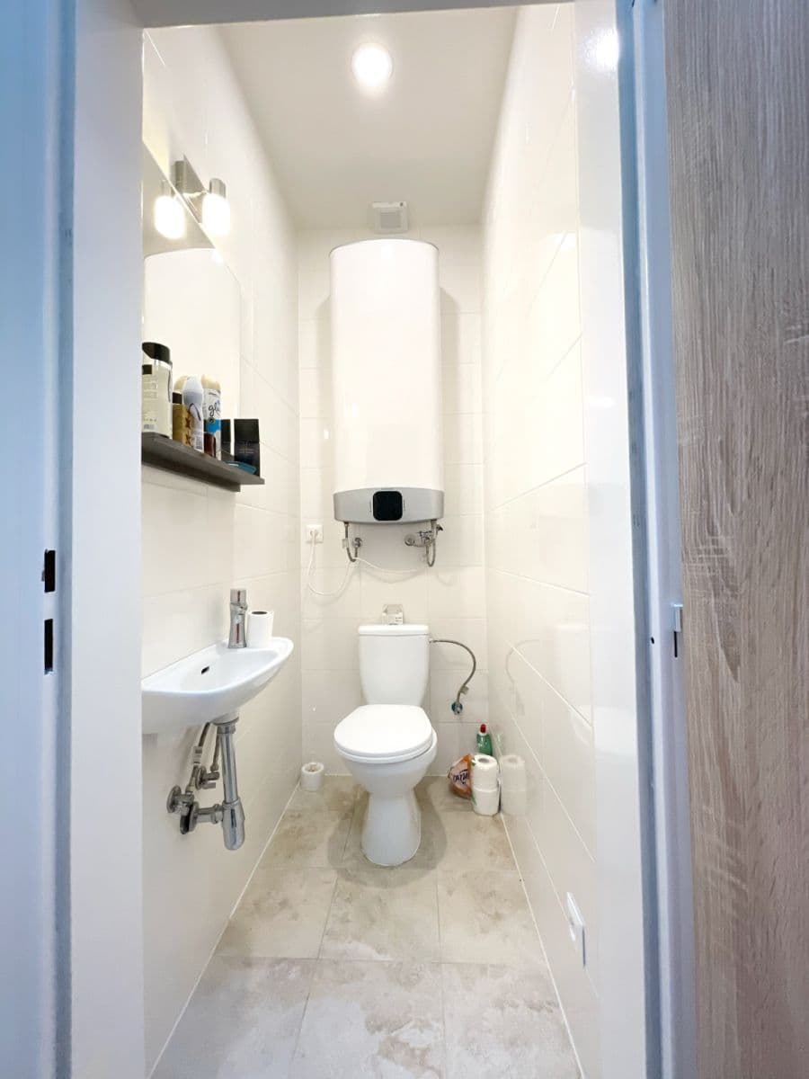 Prenájom bytu 3-izbový 56 m², Světova, Praha, Praha Prenájom bytu 3-izbový 56 m², Světova, Praha, Praha