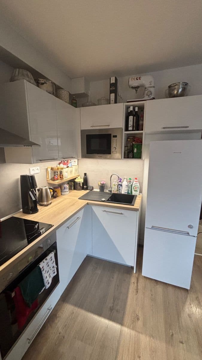 Prenájom bytu 1-izbový 35 m², Uherova, Chýně, Středočeský kraj Prenájom bytu 1-izbový 35 m², Uherova, Chýně, Středočeský kraj