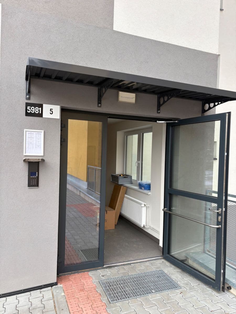 Prenájom bytu 2-izbový 65 m², Okružní, Jihlava, Kraj Vysočina Prenájom bytu 2-izbový 65 m², Okružní, Jihlava, Kraj Vysočina