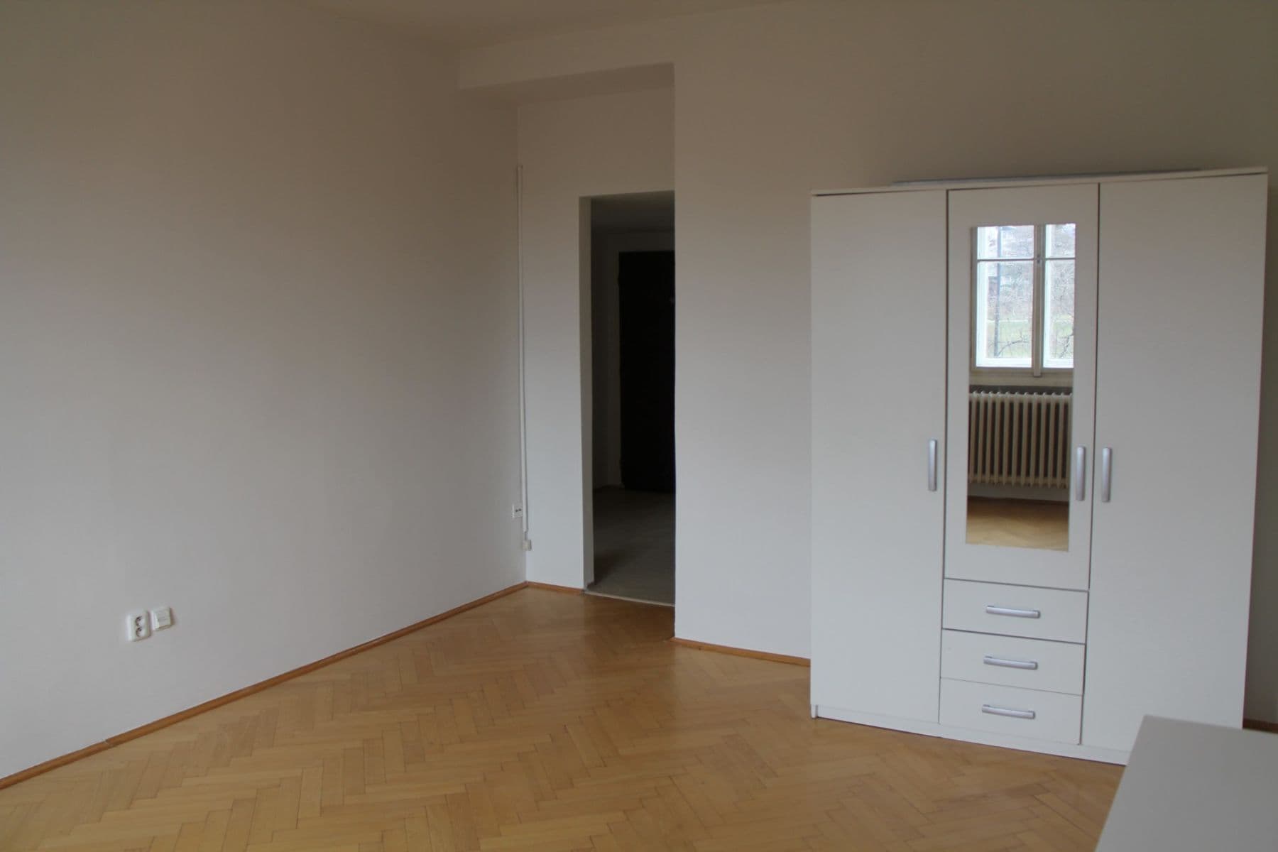 Prenájom bytu 1-izbový 45 m², náměstí Hrdinů, Praha, Praha Prenájom bytu 1-izbový 45 m², náměstí Hrdinů, Praha, Praha
