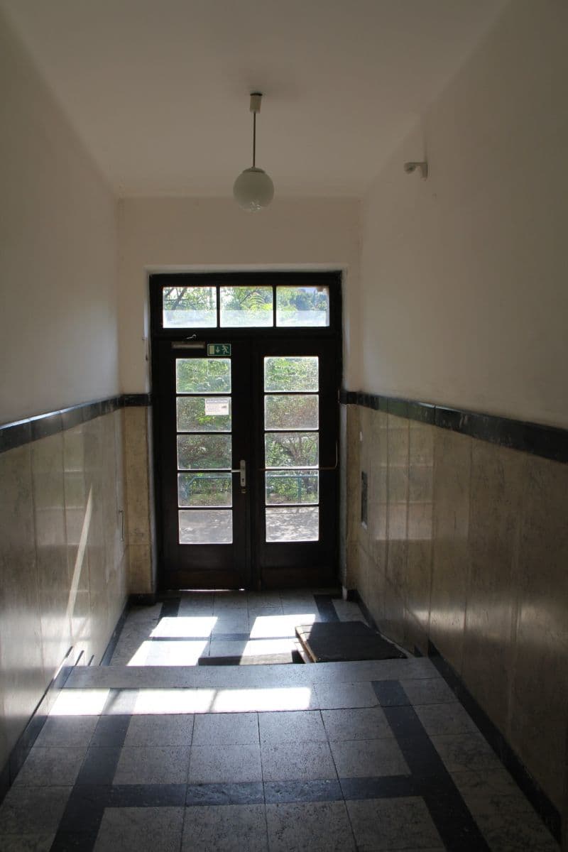 Prenájom bytu 1-izbový 45 m², náměstí Hrdinů, Praha, Praha Prenájom bytu 1-izbový 45 m², náměstí Hrdinů, Praha, Praha