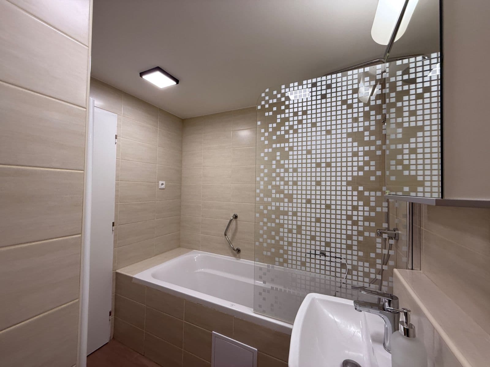 Predaj bytu 2-izbový 43 m², Hnězdenská, Praha, Praha Predaj bytu 2-izbový 43 m², Hnězdenská, Praha, Praha