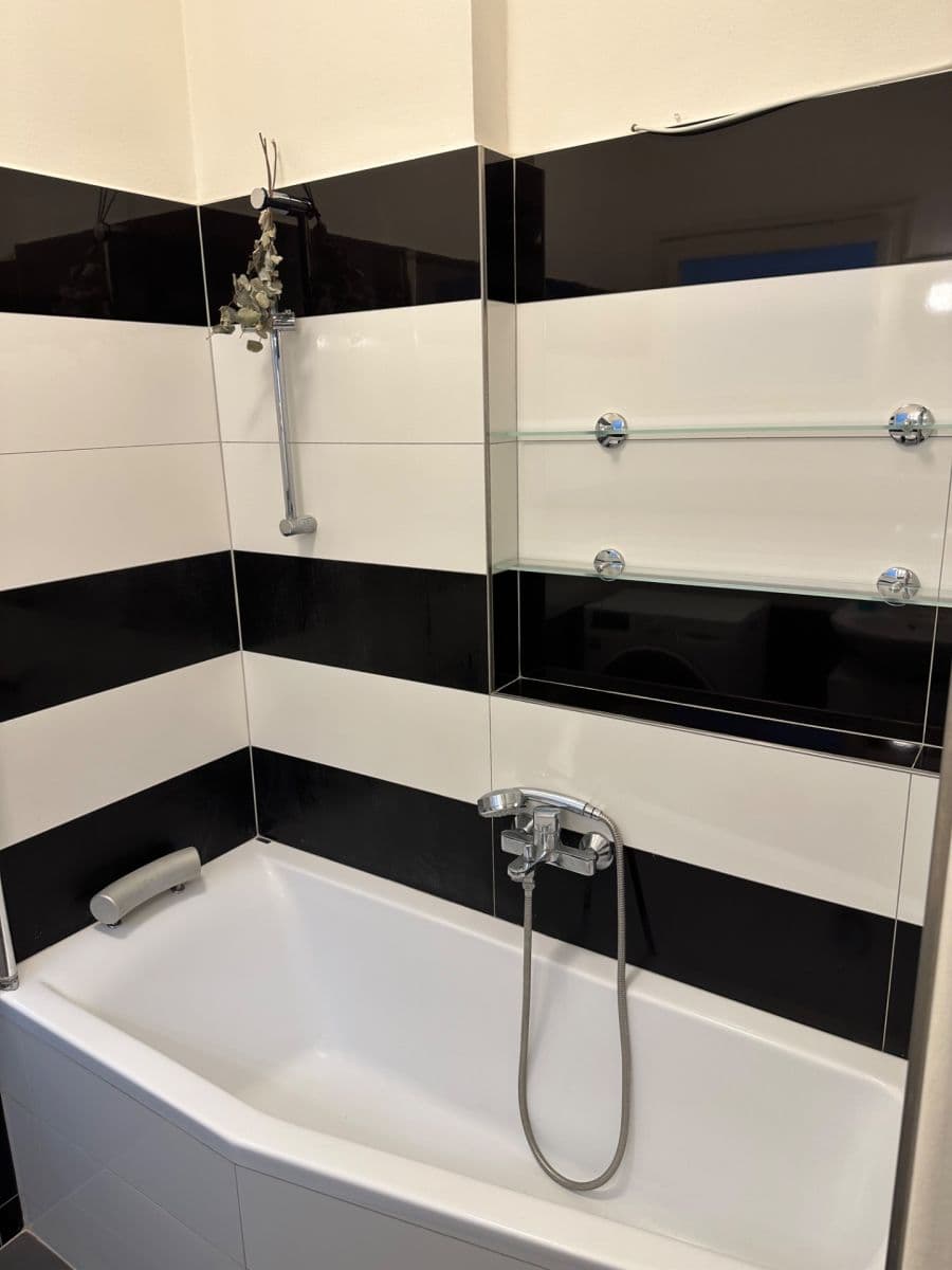 Prenájom bytu 1-izbový 50 m², Veverkova, Praha, Praha Prenájom bytu 1-izbový 50 m², Veverkova, Praha, Praha