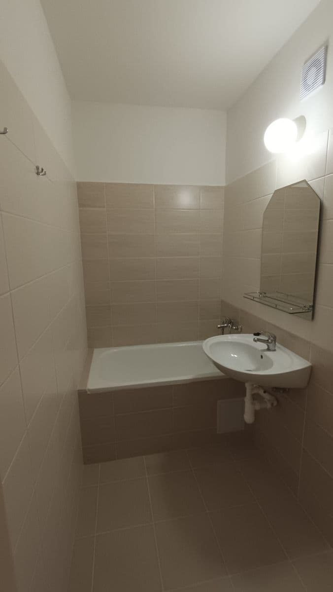 Predaj bytu 2-izbový 45 m², Famfulíkova, Praha, Praha Predaj bytu 2-izbový 45 m², Famfulíkova, Praha, Praha