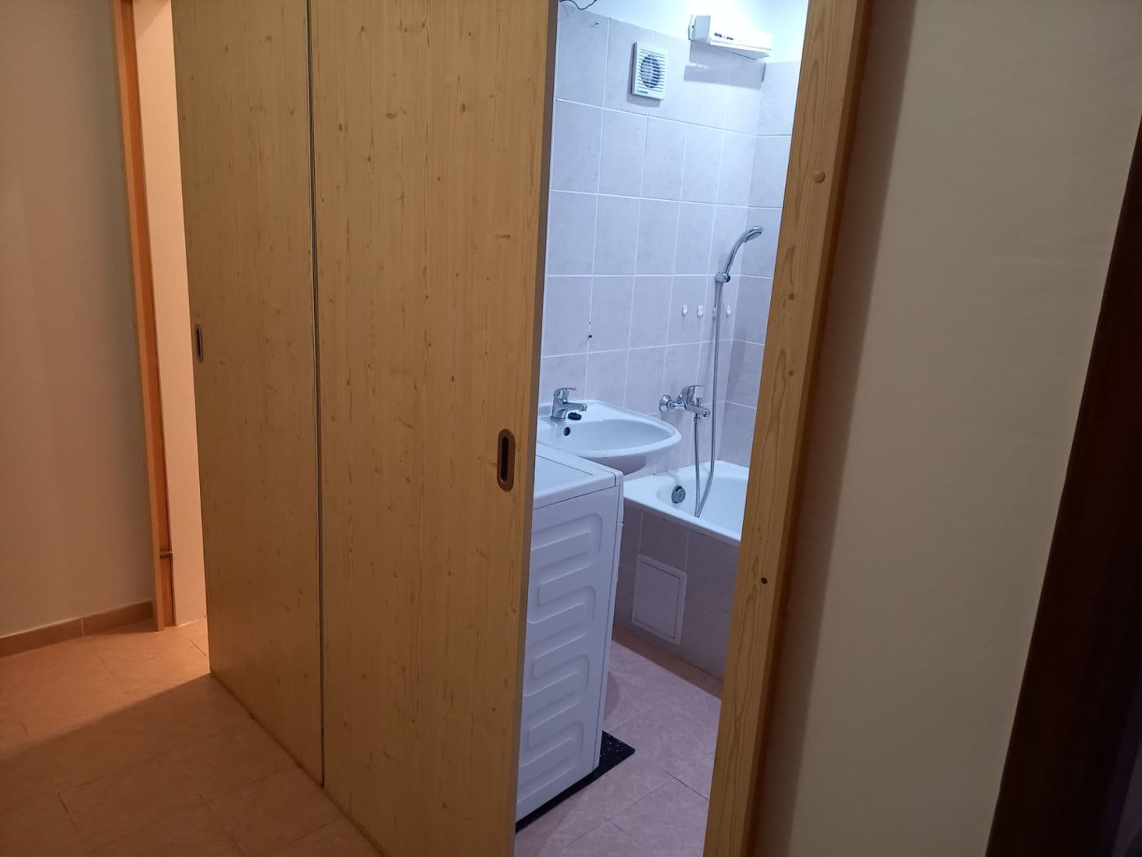 Prenájom bytu 1-izbový 35 m², Kojetická, Neratovice, Středočeský kraj Prenájom bytu 1-izbový 35 m², Kojetická, Neratovice, Středočeský kraj