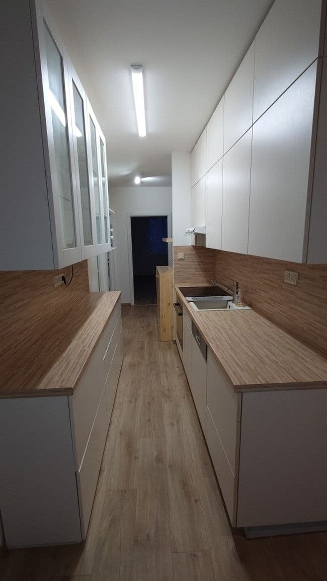 Prenájom bytu 4-izbový 97 m², Ruzyňská, Praha, Praha Prenájom bytu 4-izbový 97 m², Ruzyňská, Praha, Praha