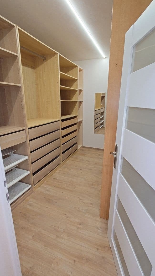 Prenájom bytu 4-izbový 97 m², Ruzyňská, Praha, Praha Prenájom bytu 4-izbový 97 m², Ruzyňská, Praha, Praha