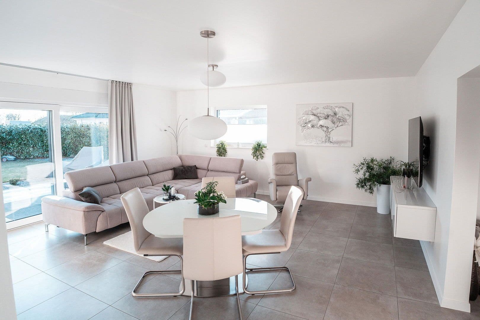 Predaj domu 221 m², pozemek 628 m², Vechelde, Dolné Sasko Predaj domu 221 m², pozemek 628 m², Vechelde, Dolné Sasko