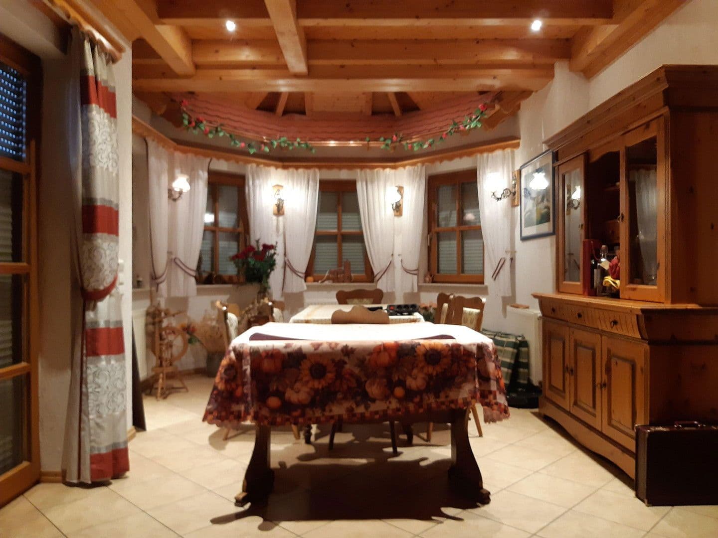 Predaj domu 220 m², pozemek 2.040 m², Homberg (Efze), Hesensko Predaj domu 220 m², pozemek 2.040 m², Homberg (Efze), Hesensko