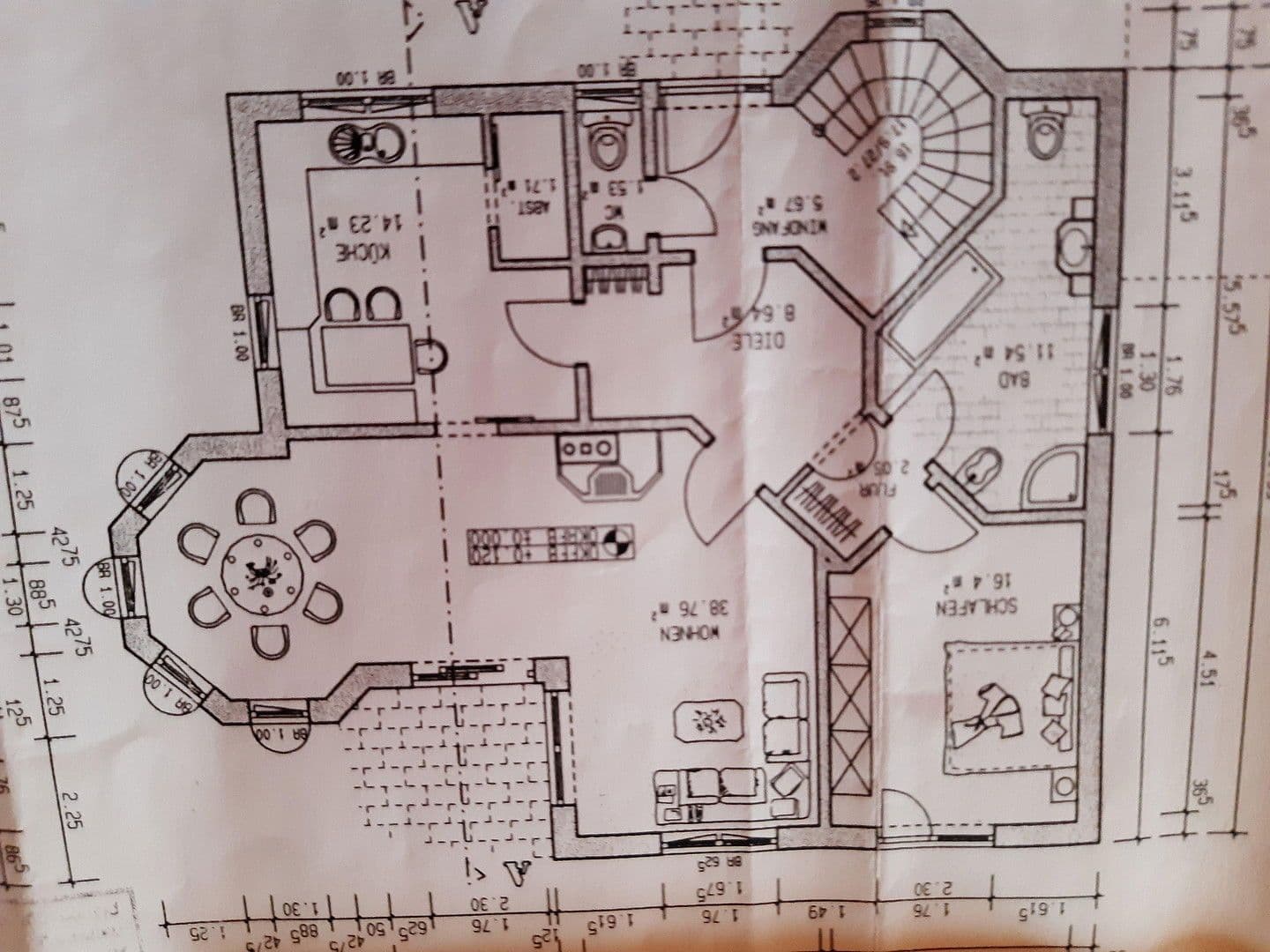 Predaj domu 220 m², pozemek 2.040 m², Homberg (Efze), Hesensko Predaj domu 220 m², pozemek 2.040 m², Homberg (Efze), Hesensko