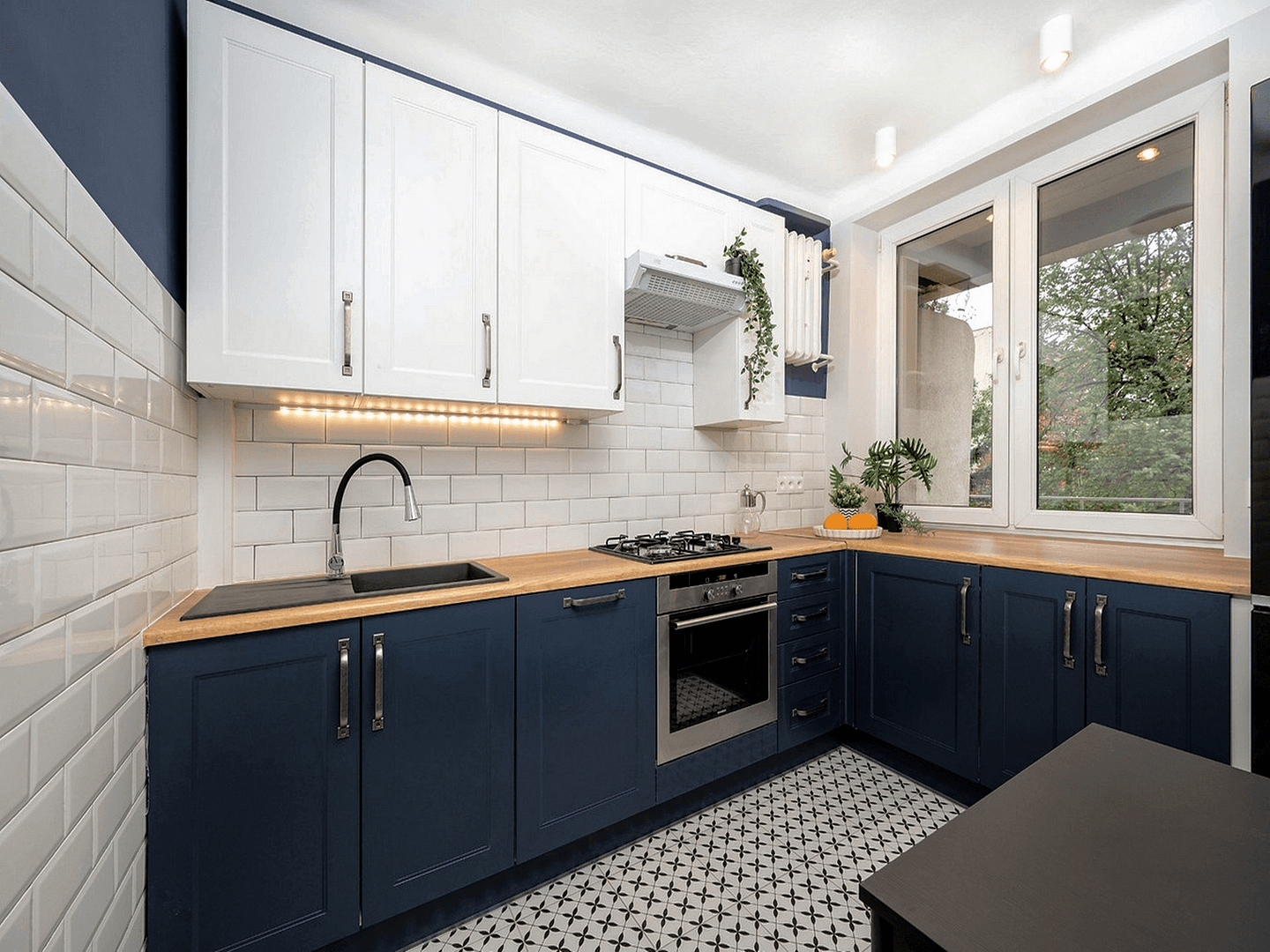 Prenájom bytu 2-izbový 50 m², Frankfurt am Main, Hesensko Prenájom bytu 2-izbový 50 m², Frankfurt am Main, Hesensko