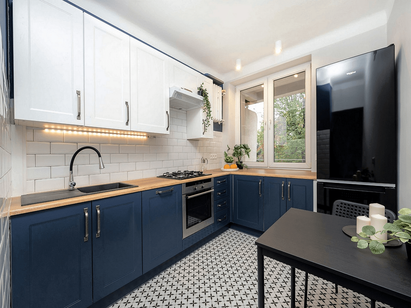 Prenájom bytu 2-izbový 50 m², Frankfurt am Main, Hesensko Prenájom bytu 2-izbový 50 m², Frankfurt am Main, Hesensko