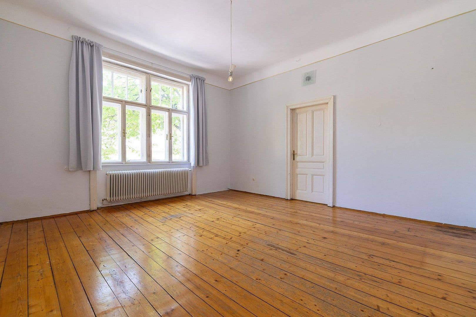 Predaj domu 282 m², pozemek 575 m², Eichwaldgasse 14, Baden, Dolné Rakúsko Predaj domu 282 m², pozemek 575 m², Eichwaldgasse 14, Baden, Dolné Rakúsko