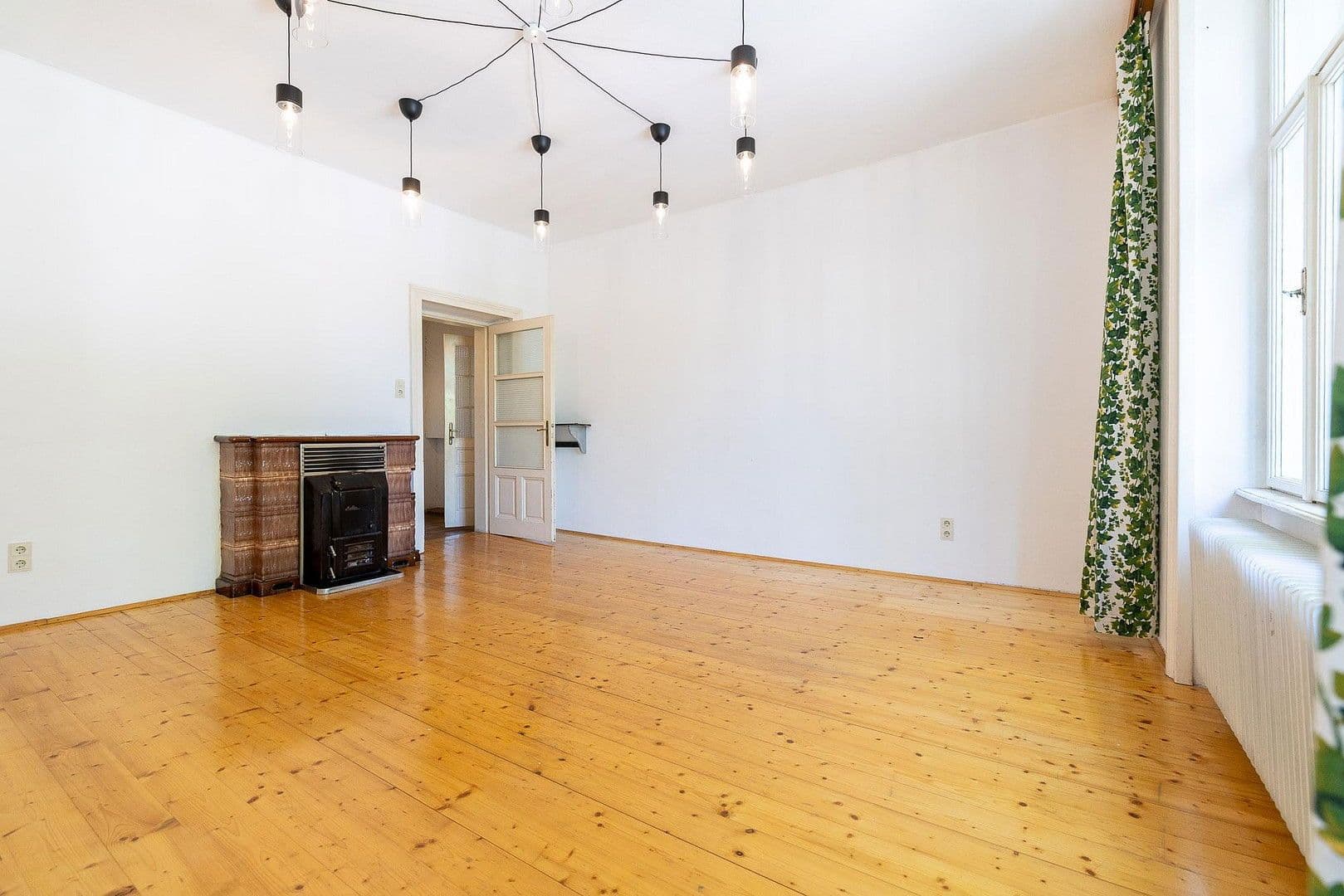 Predaj domu 282 m², pozemek 575 m², Eichwaldgasse 14, Baden, Dolné Rakúsko Predaj domu 282 m², pozemek 575 m², Eichwaldgasse 14, Baden, Dolné Rakúsko