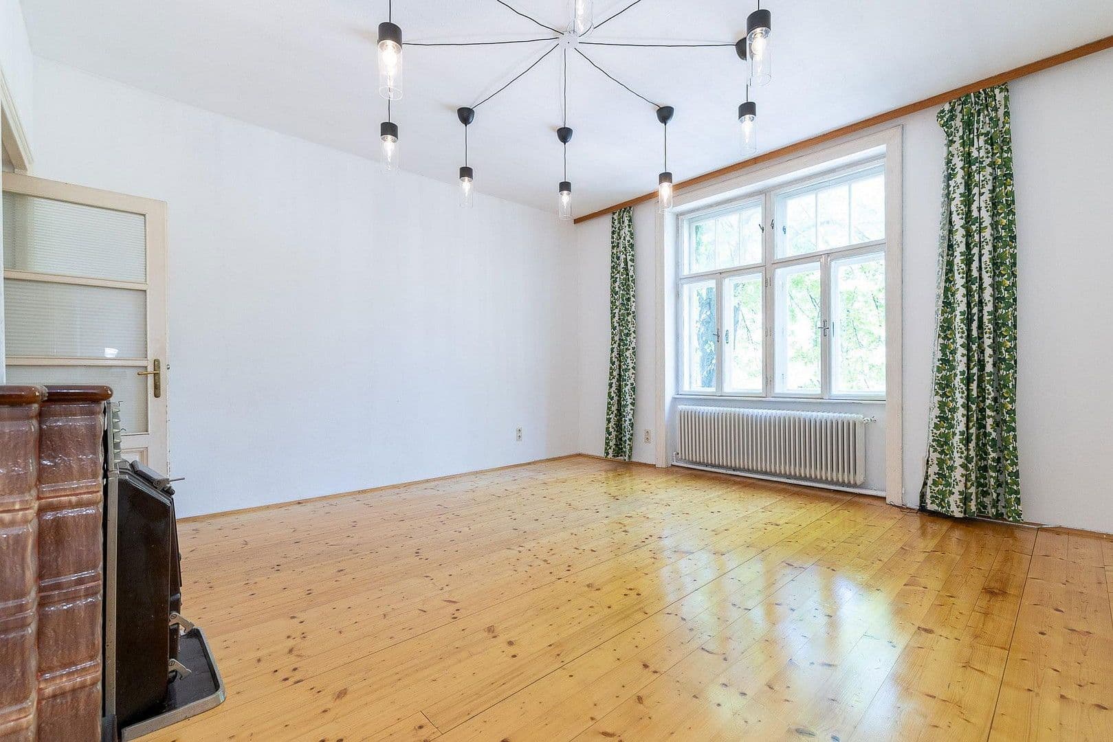 Predaj domu 282 m², pozemek 575 m², Eichwaldgasse 14, Baden, Dolné Rakúsko Predaj domu 282 m², pozemek 575 m², Eichwaldgasse 14, Baden, Dolné Rakúsko