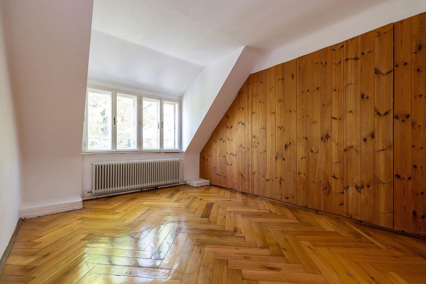 Predaj domu 282 m², pozemek 575 m², Eichwaldgasse 14, Baden, Dolné Rakúsko Predaj domu 282 m², pozemek 575 m², Eichwaldgasse 14, Baden, Dolné Rakúsko