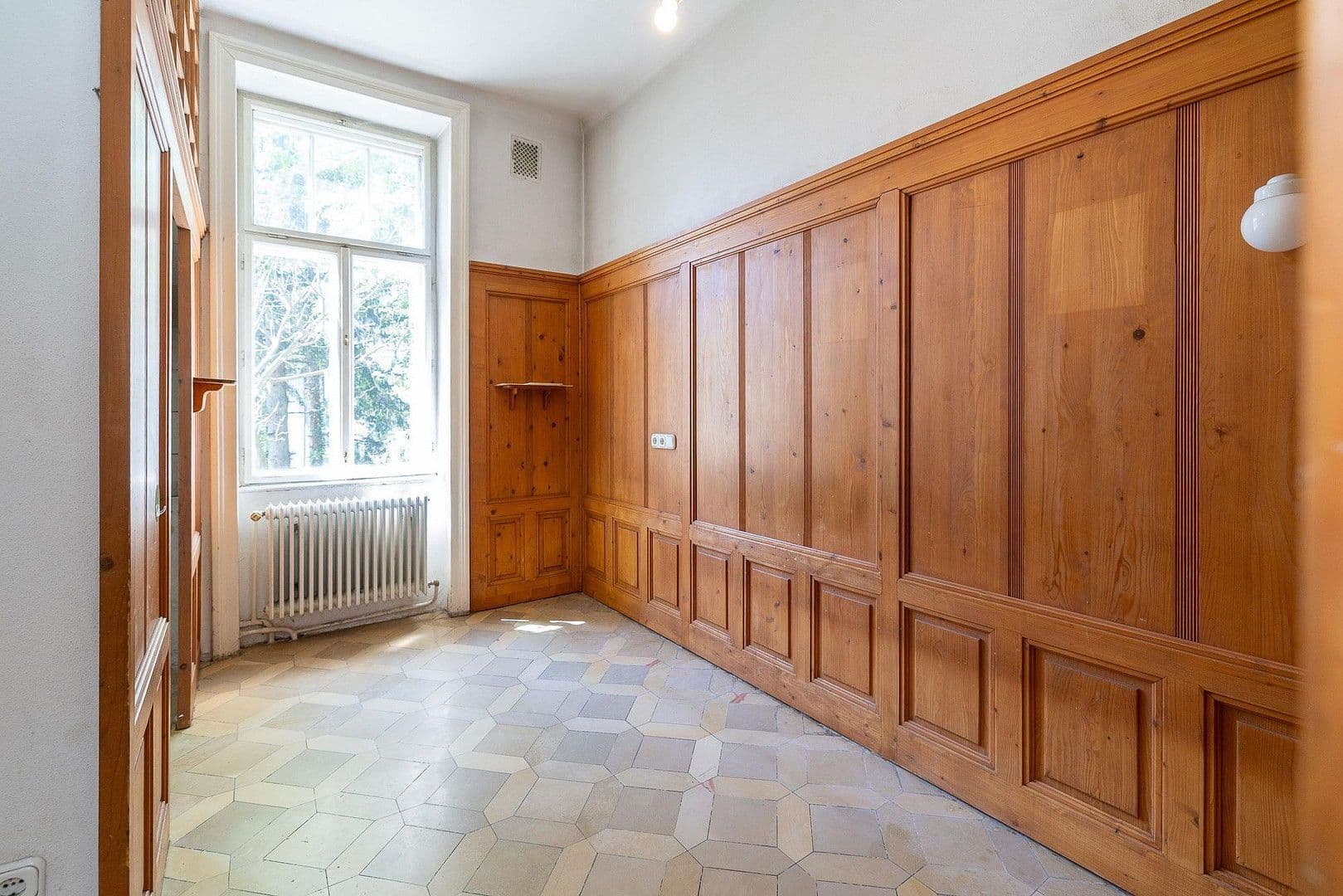 Predaj domu 282 m², pozemek 575 m², Eichwaldgasse 14, Baden, Dolné Rakúsko Predaj domu 282 m², pozemek 575 m², Eichwaldgasse 14, Baden, Dolné Rakúsko