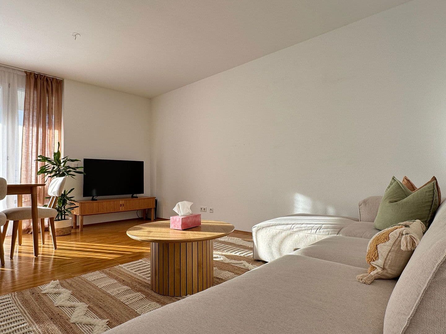 Prenájom bytu 3-izbový 81 m², Wiener Straße 180, Stuttgart, Bádensko-Wurttembersko Prenájom bytu 3-izbový 81 m², Wiener Straße 180, Stuttgart, Bádensko-Wurttembersko