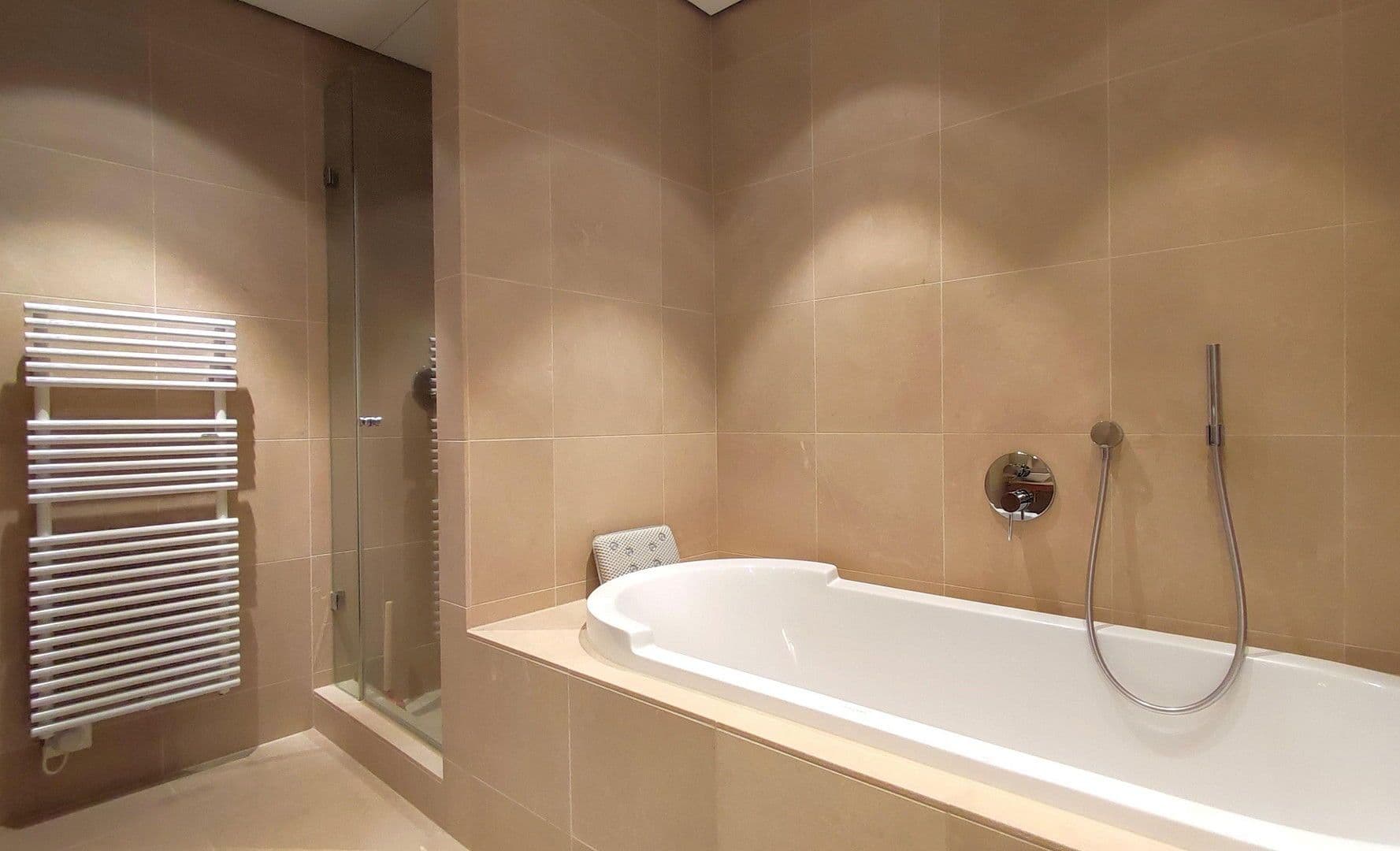 Prenájom bytu 3-izbový 94 m², Am Zirkus 12, Berlin, Berlín Prenájom bytu 3-izbový 94 m², Am Zirkus 12, Berlin, Berlín