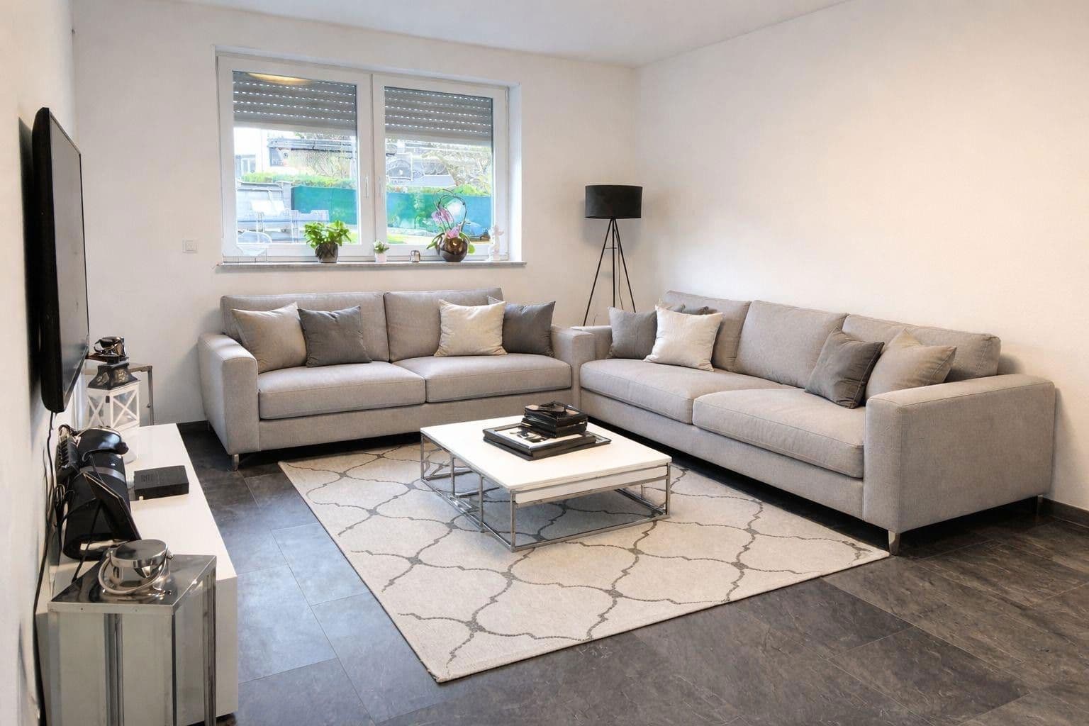 Predaj domu 469 m², pozemek 819 m², Neuwied, Porýnie-Falcko Predaj domu 469 m², pozemek 819 m², Neuwied, Porýnie-Falcko