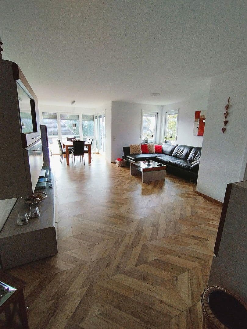 Prenájom bytu 3-izbový 83 m², Ebersbach an der Fils, Bádensko-Wurttembersko Prenájom bytu 3-izbový 83 m², Ebersbach an der Fils, Bádensko-Wurttembersko