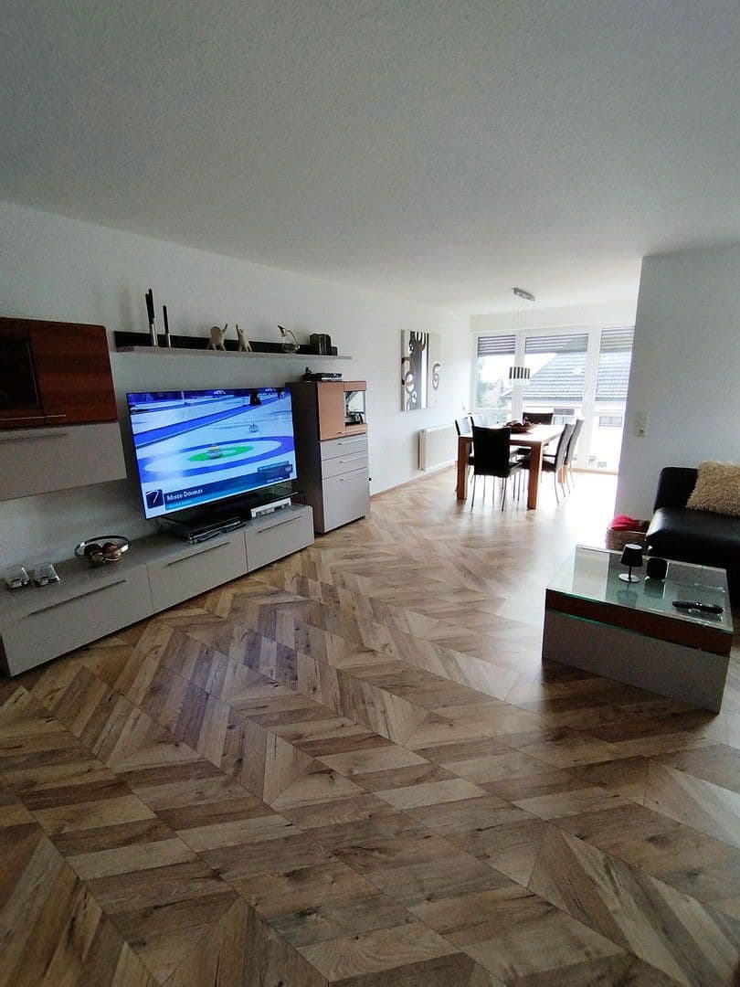 Prenájom bytu 3-izbový 83 m², Ebersbach an der Fils, Bádensko-Wurttembersko Prenájom bytu 3-izbový 83 m², Ebersbach an der Fils, Bádensko-Wurttembersko