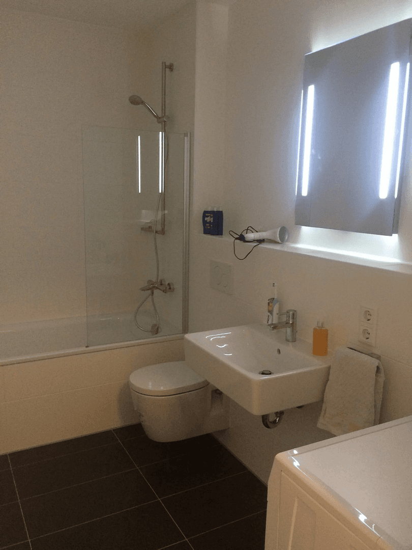 Prenájom bytu 2-izbový 52 m², München, Bavorsko Prenájom bytu 2-izbový 52 m², München, Bavorsko