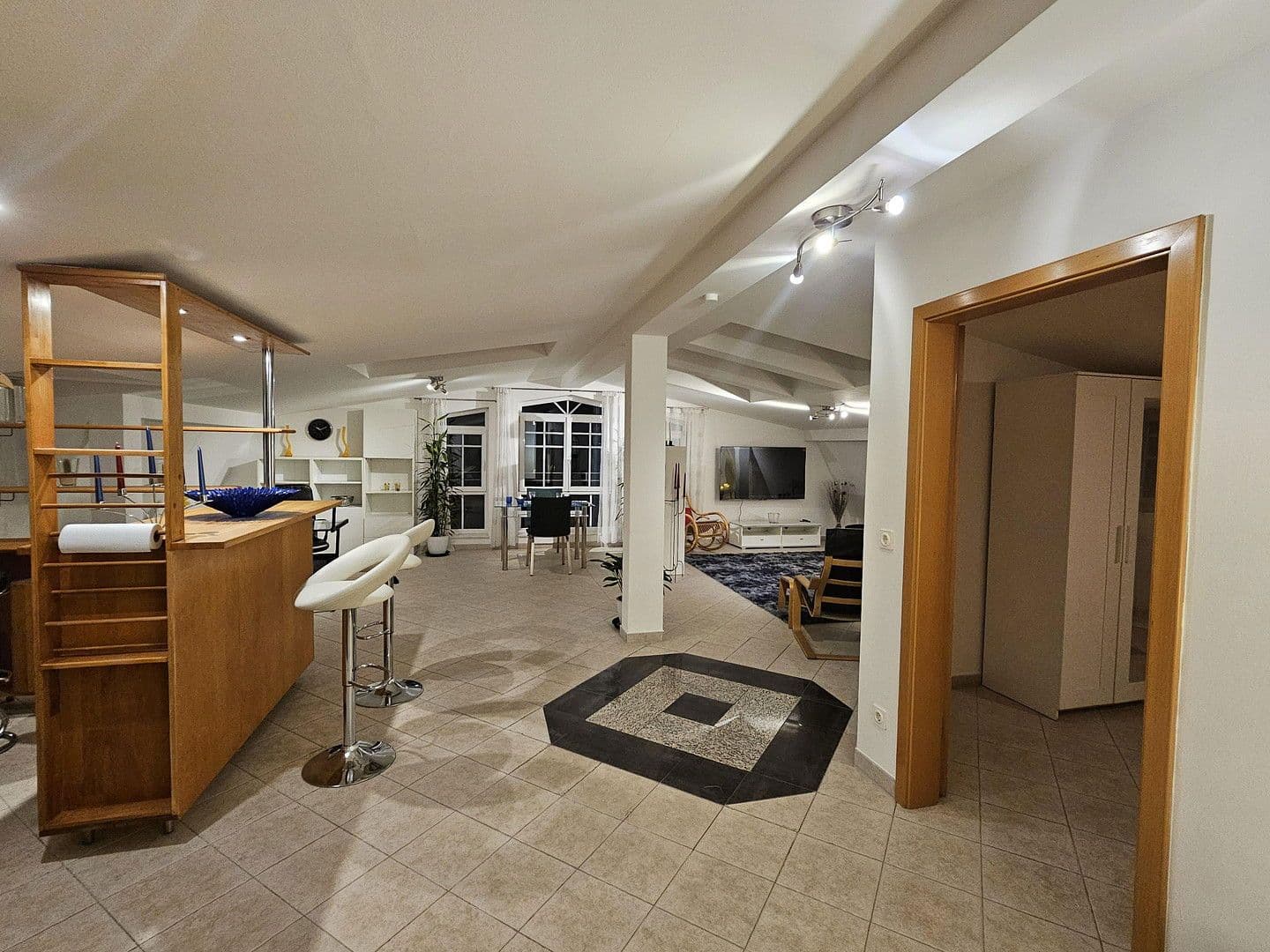 Prenájom bytu 2-izbový 67 m², München, Bavorsko Prenájom bytu 2-izbový 67 m², München, Bavorsko