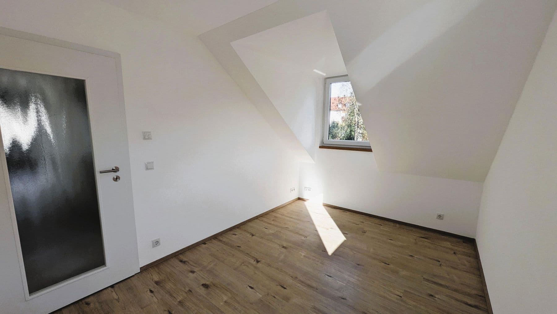 Prenájom bytu 4-izbový 95 m², Schweitenkirchen, Bavorsko Prenájom bytu 4-izbový 95 m², Schweitenkirchen, Bavorsko