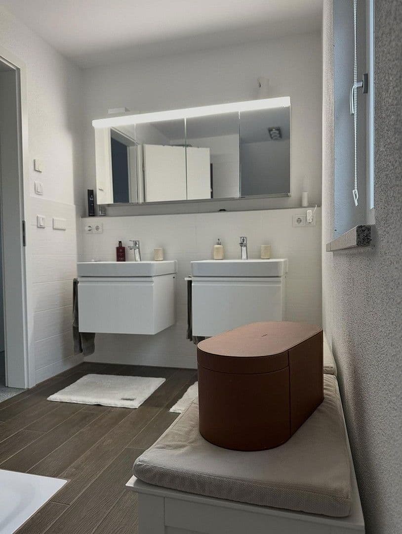 Predaj domu 146 m², pozemek 278 m², Schubertstraße 12, Großmehring, Bavorsko Predaj domu 146 m², pozemek 278 m², Schubertstraße 12, Großmehring, Bavorsko