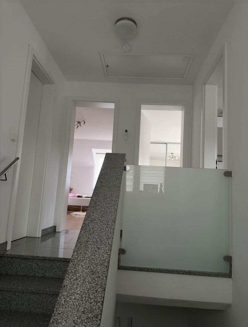 Predaj domu 146 m², pozemek 278 m², Schubertstraße 12, Großmehring, Bavorsko Predaj domu 146 m², pozemek 278 m², Schubertstraße 12, Großmehring, Bavorsko