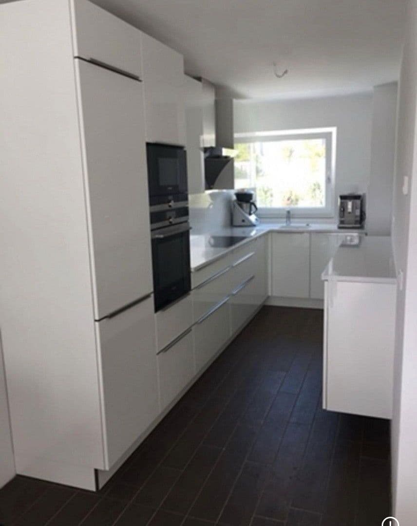 Predaj domu 146 m², pozemek 278 m², Schubertstraße 12, Großmehring, Bavorsko Predaj domu 146 m², pozemek 278 m², Schubertstraße 12, Großmehring, Bavorsko