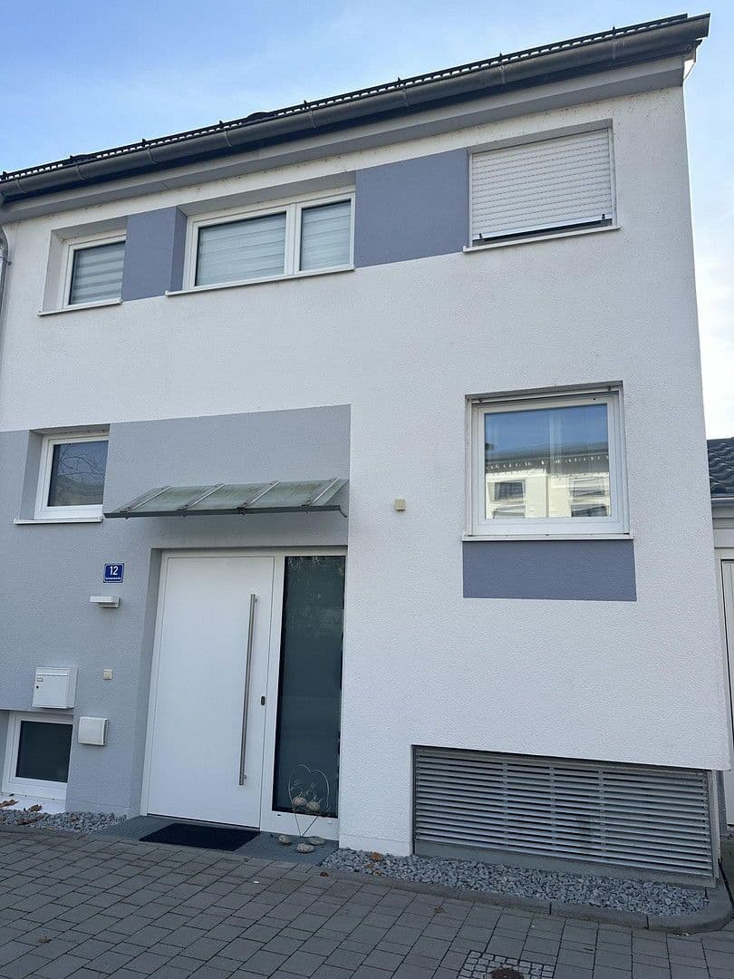 Predaj domu 146 m², pozemek 278 m², Schubertstraße 12, Großmehring, Bavorsko Predaj domu 146 m², pozemek 278 m², Schubertstraße 12, Großmehring, Bavorsko