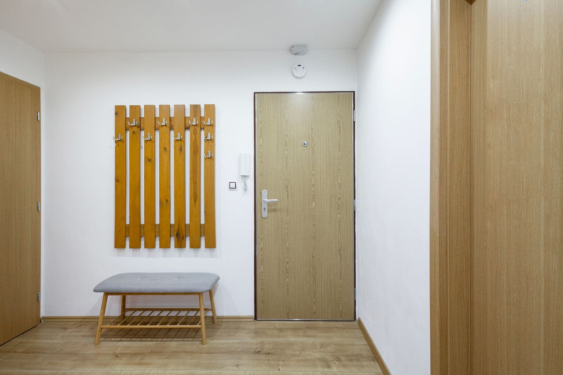 Predaj bytu 3-izbový 72 m², U Školky, , Praha Predaj bytu 3-izbový 72 m², U Školky, , Praha