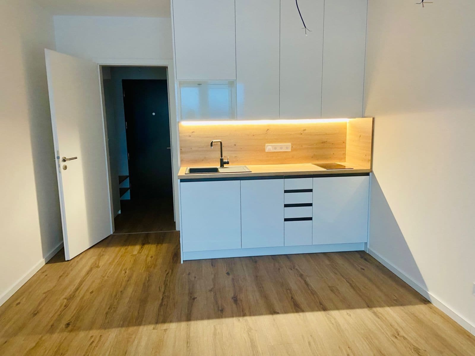 Prenájom bytu 1-izbový 25 m², Ke křížku, Kladno, Středočeský kraj Prenájom bytu 1-izbový 25 m², Ke křížku, Kladno, Středočeský kraj