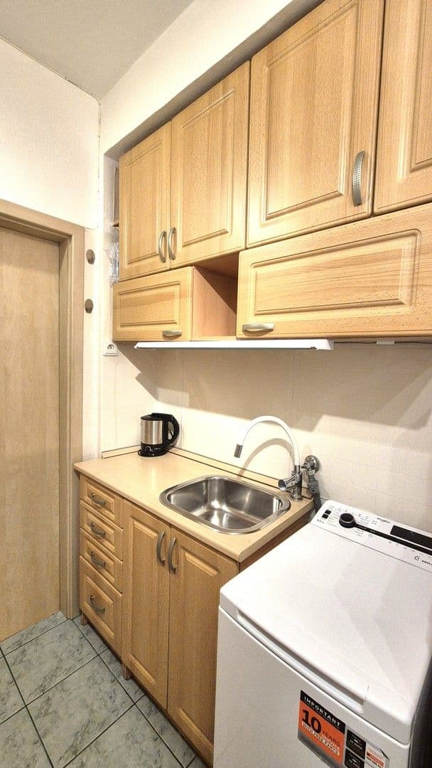 Prenájom bytu 1-izbový 27 m², Renneská třída, Brno, Jihomoravský kraj Prenájom bytu 1-izbový 27 m², Renneská třída, Brno, Jihomoravský kraj