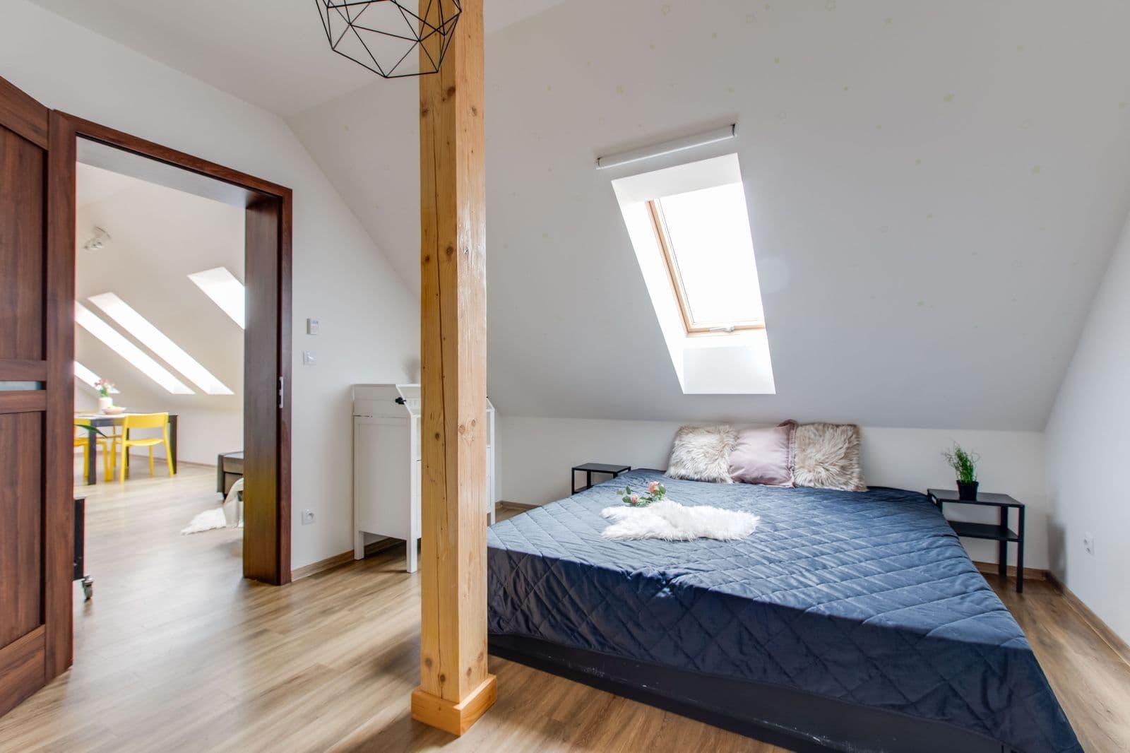 Prenájom bytu 3-izbový 75 m², Oldřichova, Praha, Praha Prenájom bytu 3-izbový 75 m², Oldřichova, Praha, Praha