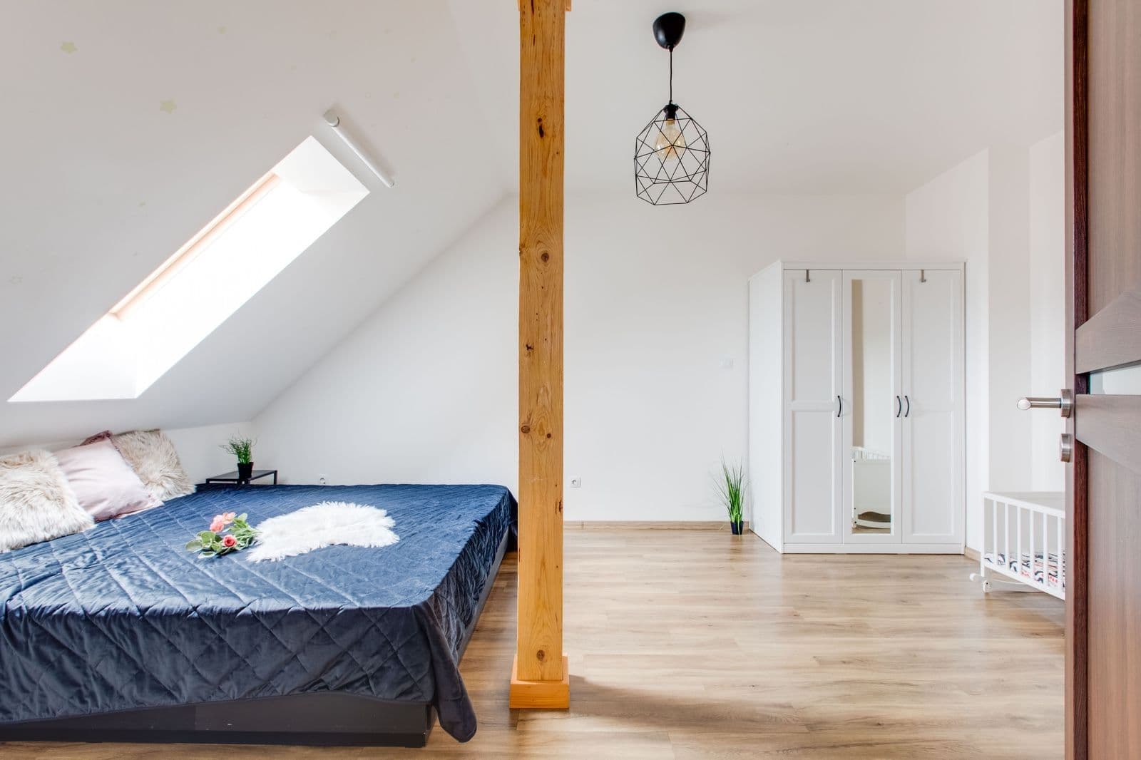 Prenájom bytu 3-izbový 75 m², Oldřichova, Praha, Praha Prenájom bytu 3-izbový 75 m², Oldřichova, Praha, Praha