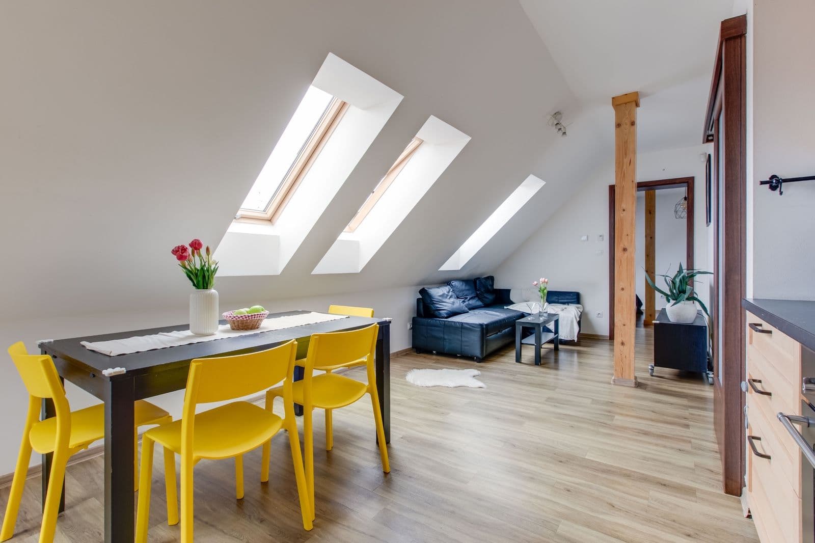 Prenájom bytu 3-izbový 75 m², Oldřichova, Praha, Praha Prenájom bytu 3-izbový 75 m², Oldřichova, Praha, Praha