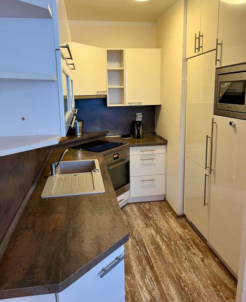 Prenájom bytu 3-izbový 74 m², Láskova, Praha, Praha Prenájom bytu 3-izbový 74 m², Láskova, Praha, Praha