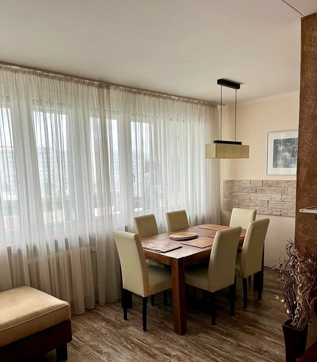 Prenájom bytu 3-izbový 74 m², Láskova, Praha, Praha Prenájom bytu 3-izbový 74 m², Láskova, Praha, Praha