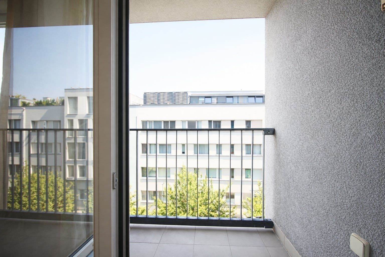 Prenájom bytu 1-izbový 38 m², Zubrnická, Praha, Praha Prenájom bytu 1-izbový 38 m², Zubrnická, Praha, Praha