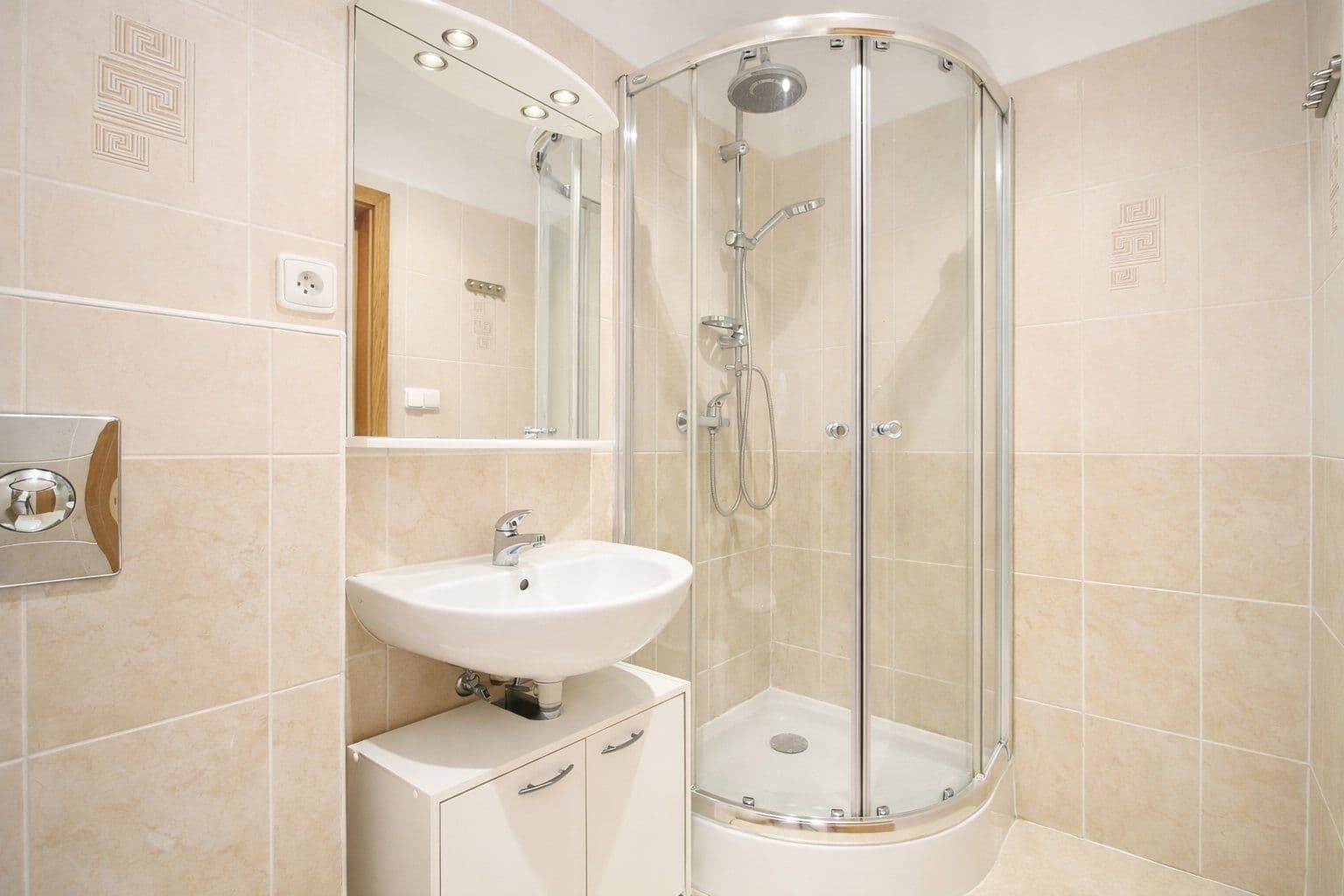 Prenájom bytu 1-izbový 38 m², Zubrnická, Praha, Praha Prenájom bytu 1-izbový 38 m², Zubrnická, Praha, Praha