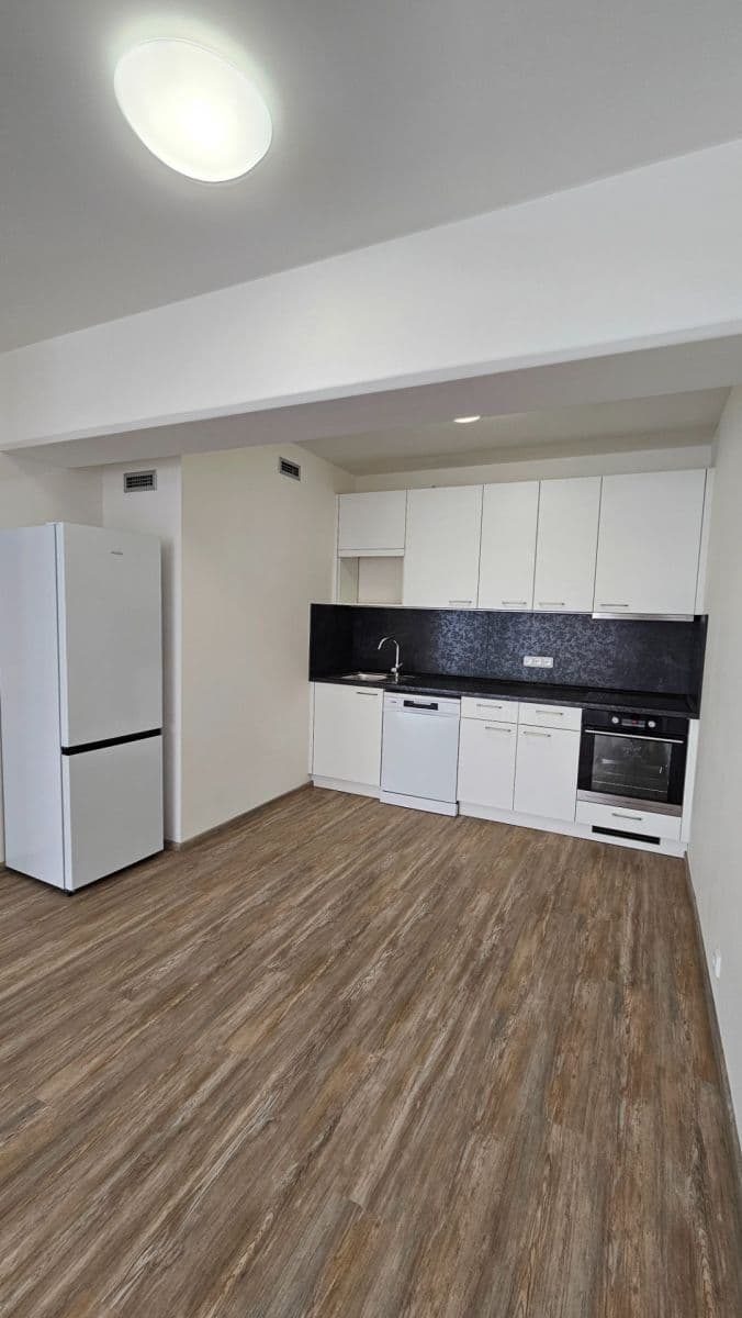 Prenájom bytu 2-izbový 62 m², Sinkulova, Praha, Praha Prenájom bytu 2-izbový 62 m², Sinkulova, Praha, Praha