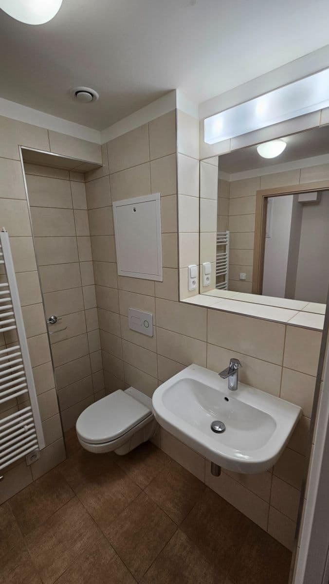 Prenájom bytu 2-izbový 62 m², Sinkulova, Praha, Praha Prenájom bytu 2-izbový 62 m², Sinkulova, Praha, Praha