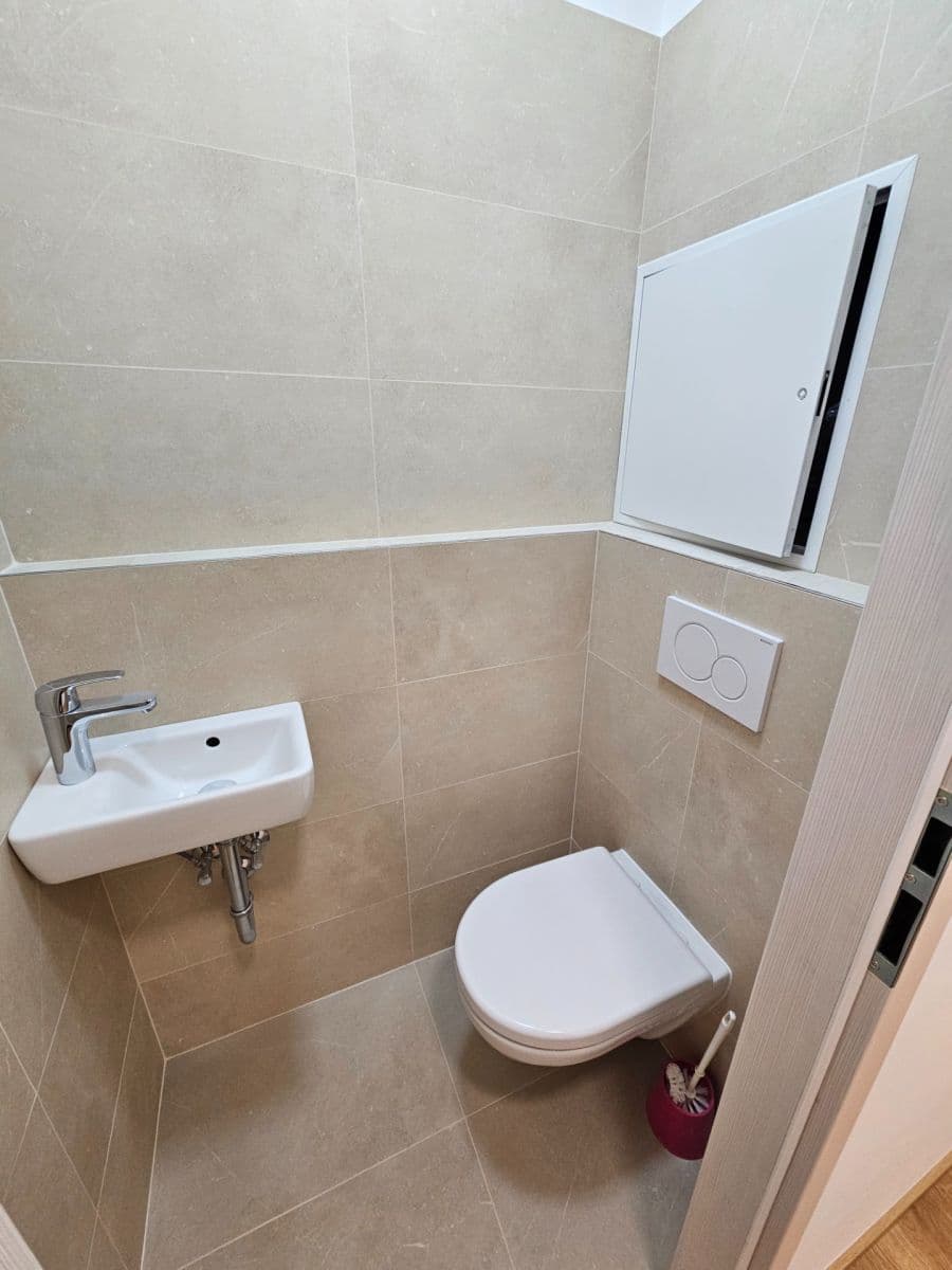 Prenájom bytu 3-izbový 72 m², Jabloňová, Praha, Praha Prenájom bytu 3-izbový 72 m², Jabloňová, Praha, Praha