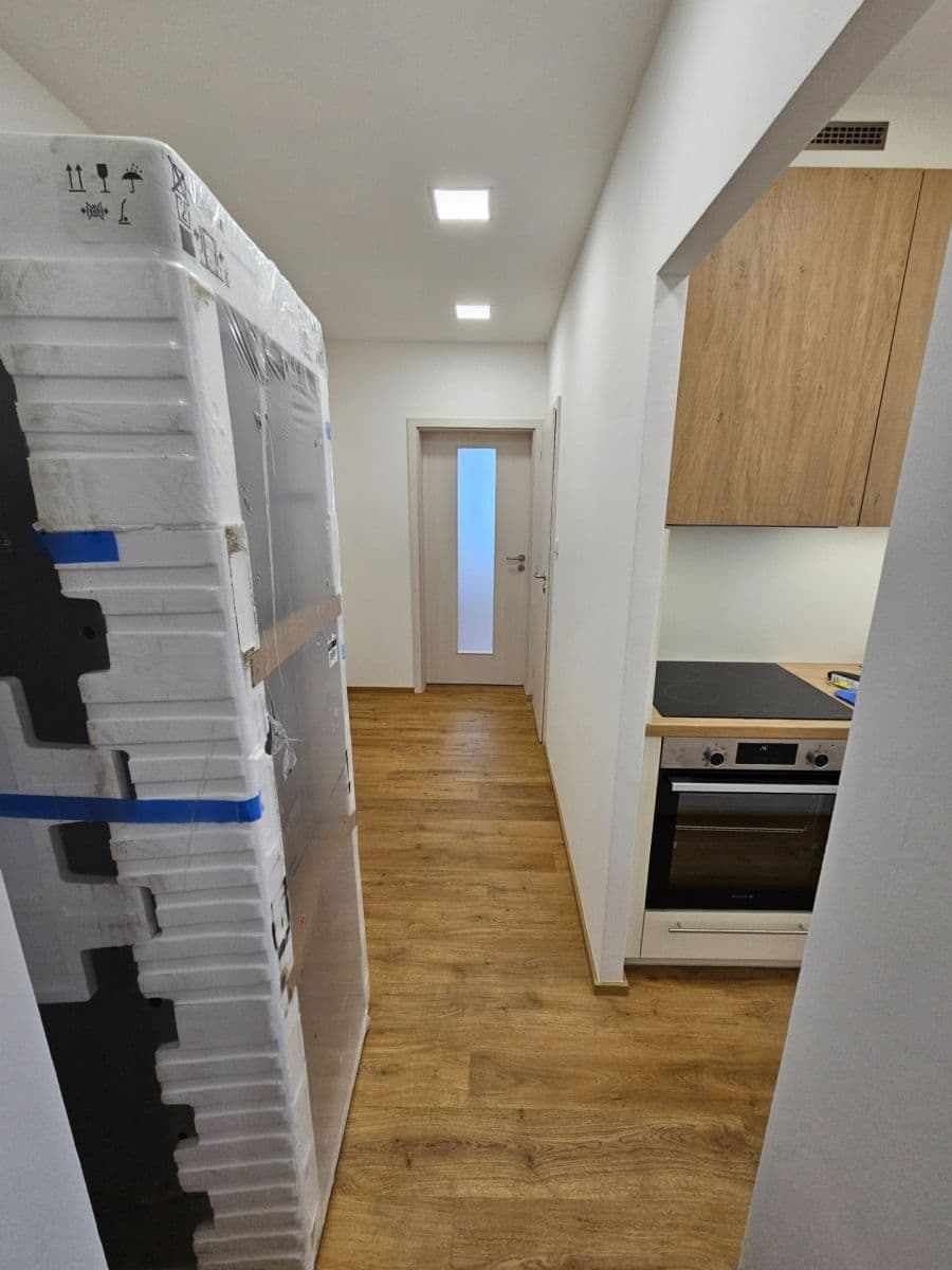 Prenájom bytu 3-izbový 72 m², Jabloňová, Praha, Praha Prenájom bytu 3-izbový 72 m², Jabloňová, Praha, Praha
